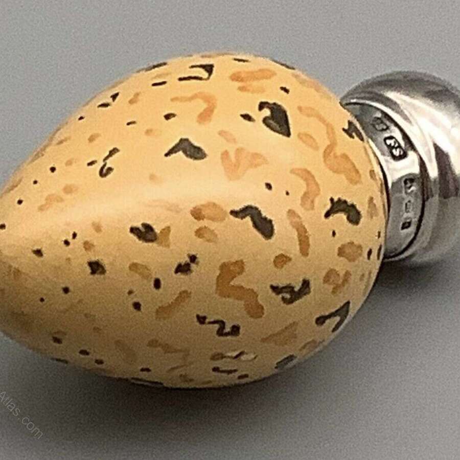 Porcelain Scent Bottle &ndash; Speckled Bird&rsquo;s Egg